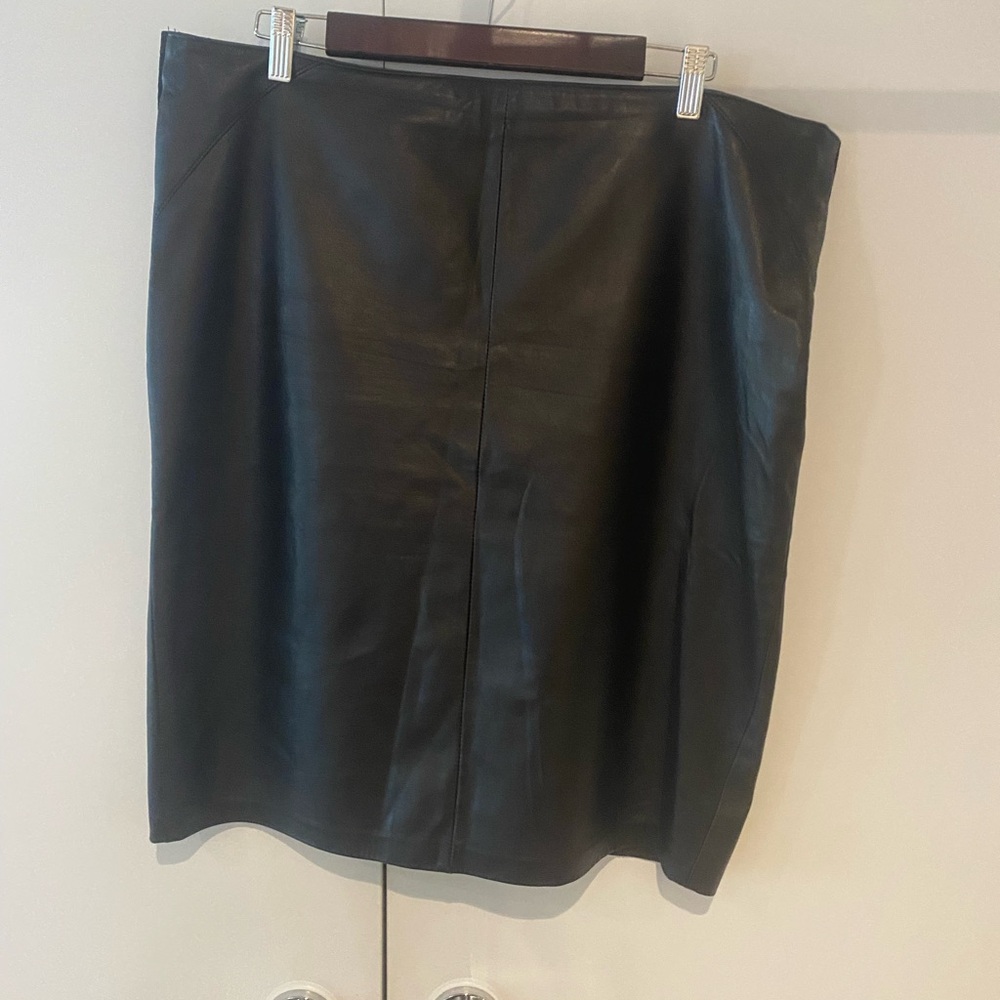 Danier  Black Leather Skirt